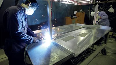 «الصغيرة والمتوسطة» تطالب بتوفير الإمكانات المؤهلة لنجاح رواد الأعمال