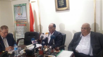 «خميس» ينتقد توفير تسهيلات للمنتجات التركية