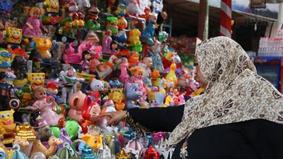 «فانوس الغلابة» يتصدر حركة البيع في الأسواق