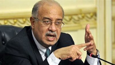 رئيس الوزراء يكلف بسرعة تسليم الشقق المخصصة لأسر الشهداء والمصابين