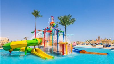 بالصور.. وزير السياحة وأسرة رونالدو يفتتحان فندق «الباتروس» بشرم الشيخ