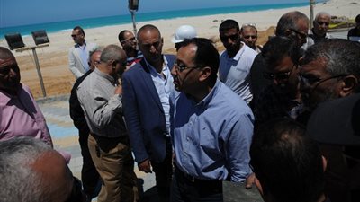 بالصور.. وزير الإسكان يتفقد مشروعات «العلمين الجديدة»