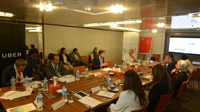 حلقة نقاش تجمع «أوبر» و«أكسا» لزيادة التوعية بمباديء السلامة