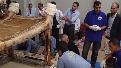غدًا.. نقل السرير الجنائزي للملك توت عنخ آمون للمتحف الكبير
