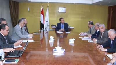 وزير النقل يتابع خطة تطوير الخطين الأول والثاني لمترو الأنفاق