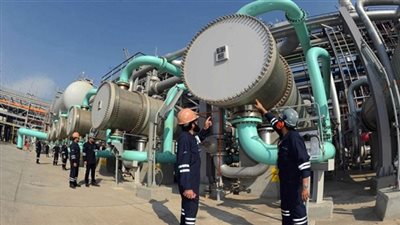 عقود النفط الآجلة ترتفع مع انخفاض المخزونات الأمريكية