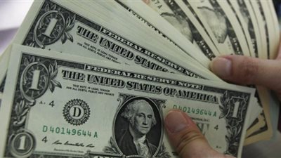 الهدوء يسيطر على أسعار الدولار ويسجل 17.95 جنيه للشراء 