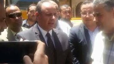 بالصور.. محافظ الإسكندرية يصل مقر العقار المائل بالأزاريطة 