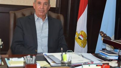 محافظ البحر الأحمر يطالب بسرعة الانتهاء من تطوير شارع شيري بالغردقة