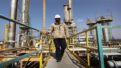 السعودية تتوقع تعميق تخفيض إنتاج النفط