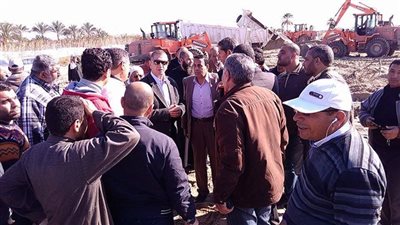 محافظ كفر الشيخ يتفقد أعمال إنشاء مصنع فصل الرمال السوداء 