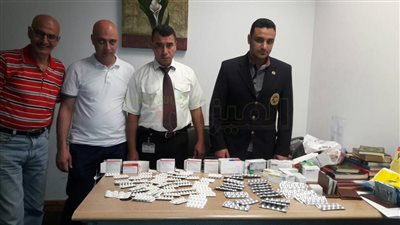 بالصور.. إحباط تهريب ترامادول بجمارك مطار برج العرب 
