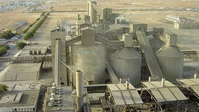 الحبس ٣ سنين لـ٣٢ متهمًا من عمال مصنع أسمنت طرة بتهمة التجمهر 