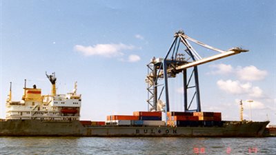 استقبال 200 ألف طن بضائع وسلع إستراتيجية بميناء الاسكندرية