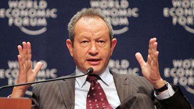 «ساويرس» يدعو رجال الأعمال لسحب استثمارتهم من قطر 