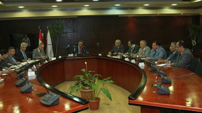 هشام عرفات يلتقي قيادات النقل البحري والسكك الحديدية 