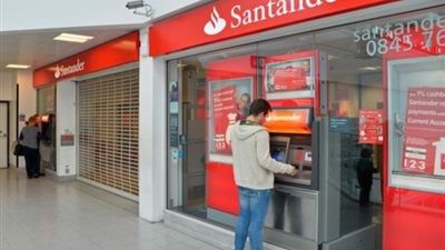 «سانتاندير الإسباني» ينقذ بنك بوبولار من الانهيار