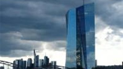 المركزي الأوروبي يخفض توقعات التضخم ويرفع تقديرات النمو