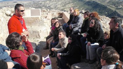 700 جنيه «يومية» المرشد السياحي