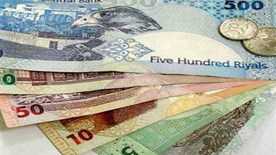 الريال القطري يتراجع «قرش».. وتحذيرات من إيقاف التعامل