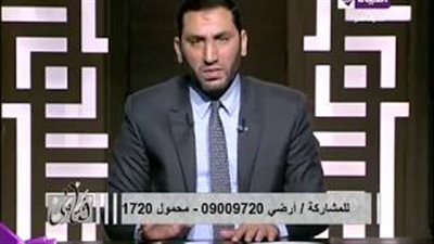 بالفيديو.. متصل يشكو زوجته: مراتي علي علاقة بـ 12 شابا؟!.. شاهد رد الشيخ