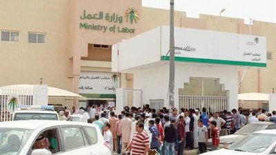 السعودية تمنع العمل 4 ساعات يوميا تحت أشعة الشمس لمدة 100 يوم