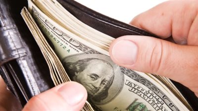 الأنظار على اجتماعات بنوك مركزية بعد صدمة الإسترليني