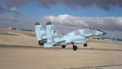 تحطم طائرة عسكرية من طراز 