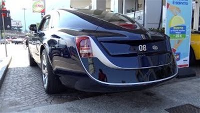 شاهد.. السيارة الأغلى في التاريخ أثناء تجولها بالطرقات العامة 