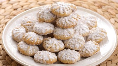 رغم أنف الأسعار «الكعك» يزين العيد.. الأسر تخفض مشترياتها.. «الضوى»: زيادة 100% في الأسعار.. مواطنون: سنصنعه في المنزل