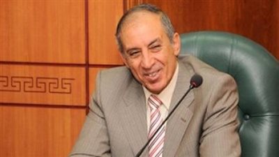 محافظ البحر الأحمر يتفقد معارض ومنافذ السلع المخفضة بالغردقة