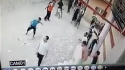 بالفيديو.. شجار بين عائلتين يتطور إلى حرب شوارع بالشرقية