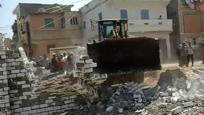 بالصور.. إزالة 10 حالات تعدٍ على الأراضي الزراعية بالبحيرة