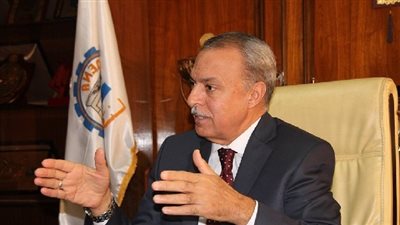 محافظ قنا يتفقد أعمال إحلال وتجديد مستشفيي دشنا ونجع حمادي