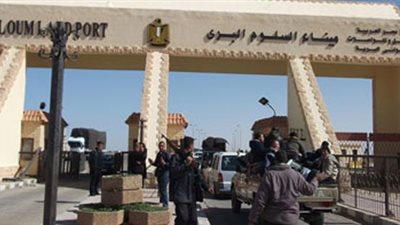 عودة 451 مصريا ووصول 77 شاحنة من ليبيا عبر منفذ السلوم 
