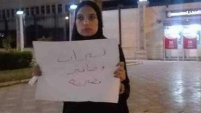 القبض علي بورسعيدية رفعت لافتة «تيران وصنافير مصرية»