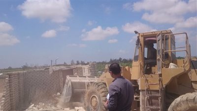بالصور.. استرداد 80 فدانًا بمدينة برج العرب الجديدة