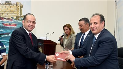 ‏‫محافظ الإسكندرية يسلم شيكات الدعم السنوي للأنشطة الرياضية