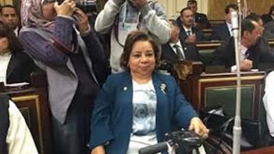 هبة هجرس تستعرض تجربة 