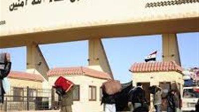 عودة 238 مصريًا ووصول 107 شاحنات من ليبيا عبر منفذ السلوم 