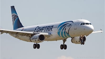 «مصر للطيران» تسير 15 رحلة لنقل 2930 معتمرًا 
