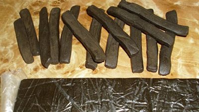 ضبط متهمين بحوزتهما 134 طربة حشيش وأسلحة وطلقات نارية