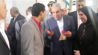 قابيل يتفقد 4 مصانع بالمنطقة الصناعية بالمطاهرة 