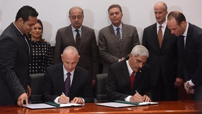 رئيس الوزراء يشهد توقيع اتفاقية بين «سكك حديد مصر» و« جنرال إلكتريك» بـ575 مليون دولار 