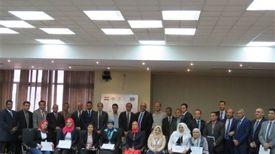 «المالية» تُكرم بعض كوادر الوزارة لاجتيازهم برنامج«المراجع الداخلي» 