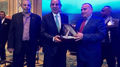 جمعية مستثمرى 6 أكتوبر تكرم وزير التجارة والصناعة وعدد من الوزراء