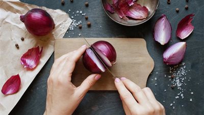 البصل المقطع.. سم خطير