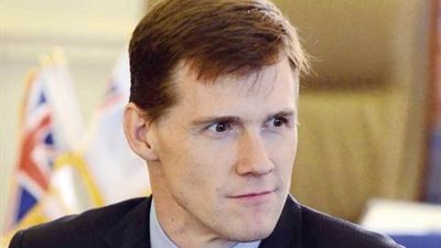 سفير بريطانيا يؤكد أهمية محاربة الإرهاب باستراتيجية شاملة وإجراءات أمنية قوية