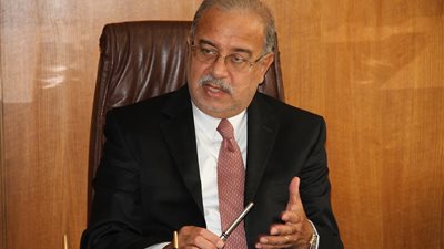 رئيس الوزراء يشدد على أهمية بذل الجهود والعمل على رفع كفاءة أداء الجهاز الإدارى للدولة