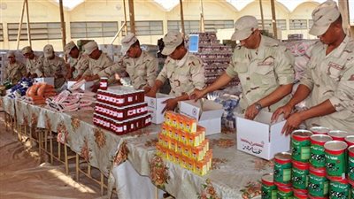 الجيش الثانى يوزع مواد تموينية مجانية على أهالي سيناء